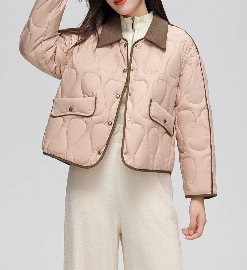 レディース向けトレンドショート丈アウター