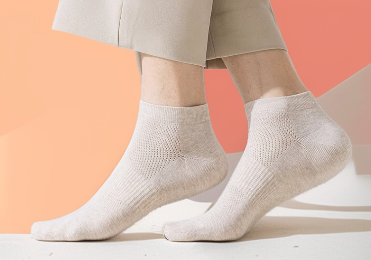 통풍이 잘 되는 여름 양말 뒷면