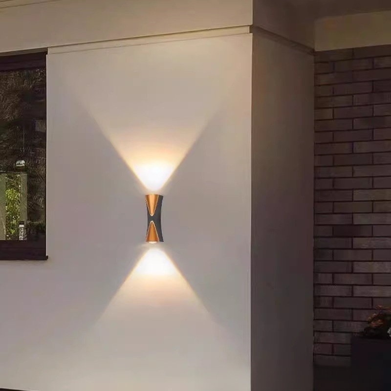 Double headed wall lamp, thickened lighting fixture, modern and simple wall lamp