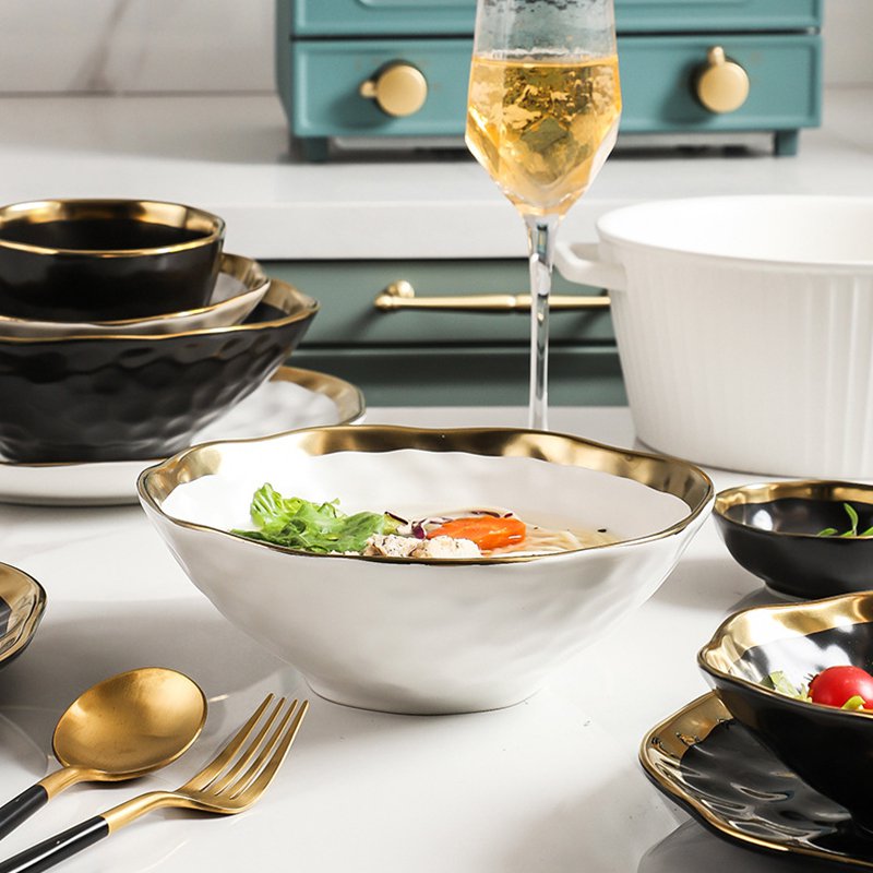 Cuenco redondo de porcelana con borde dorado