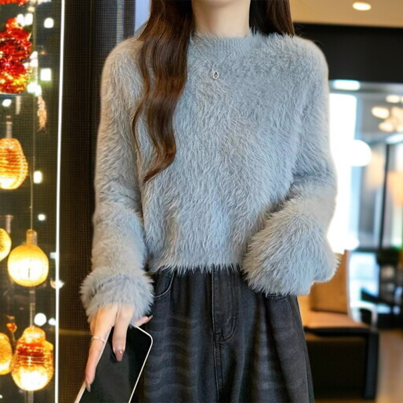 女性の緩い薄いニットトップショート模造ミンクのセーター