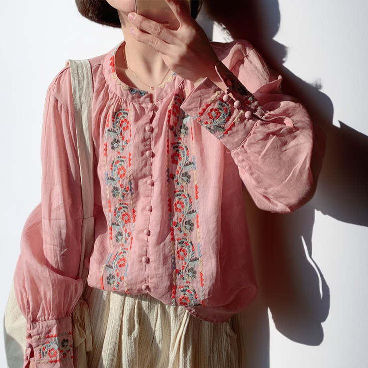 春秋にぴったりの長袖コットンリネントップス着用イメージ