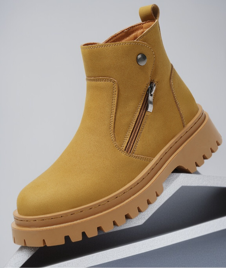 カジュアルにもフォーマルにも使えるマーティンブーツ