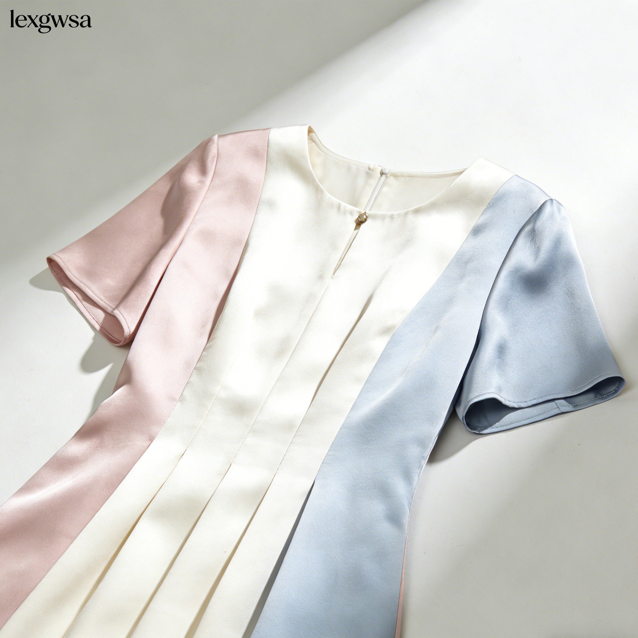 ชุดเดรสเรียบง่ายสำหรับฤดูร้อน