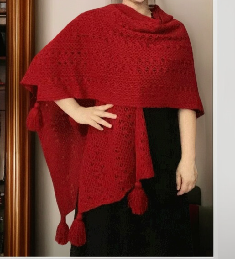 وشاح بغطاء محبوك مع زر زهرة الفراشة