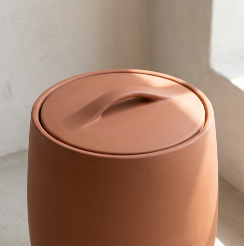 Elegantní odpadkový koš ve skandinávském stylu