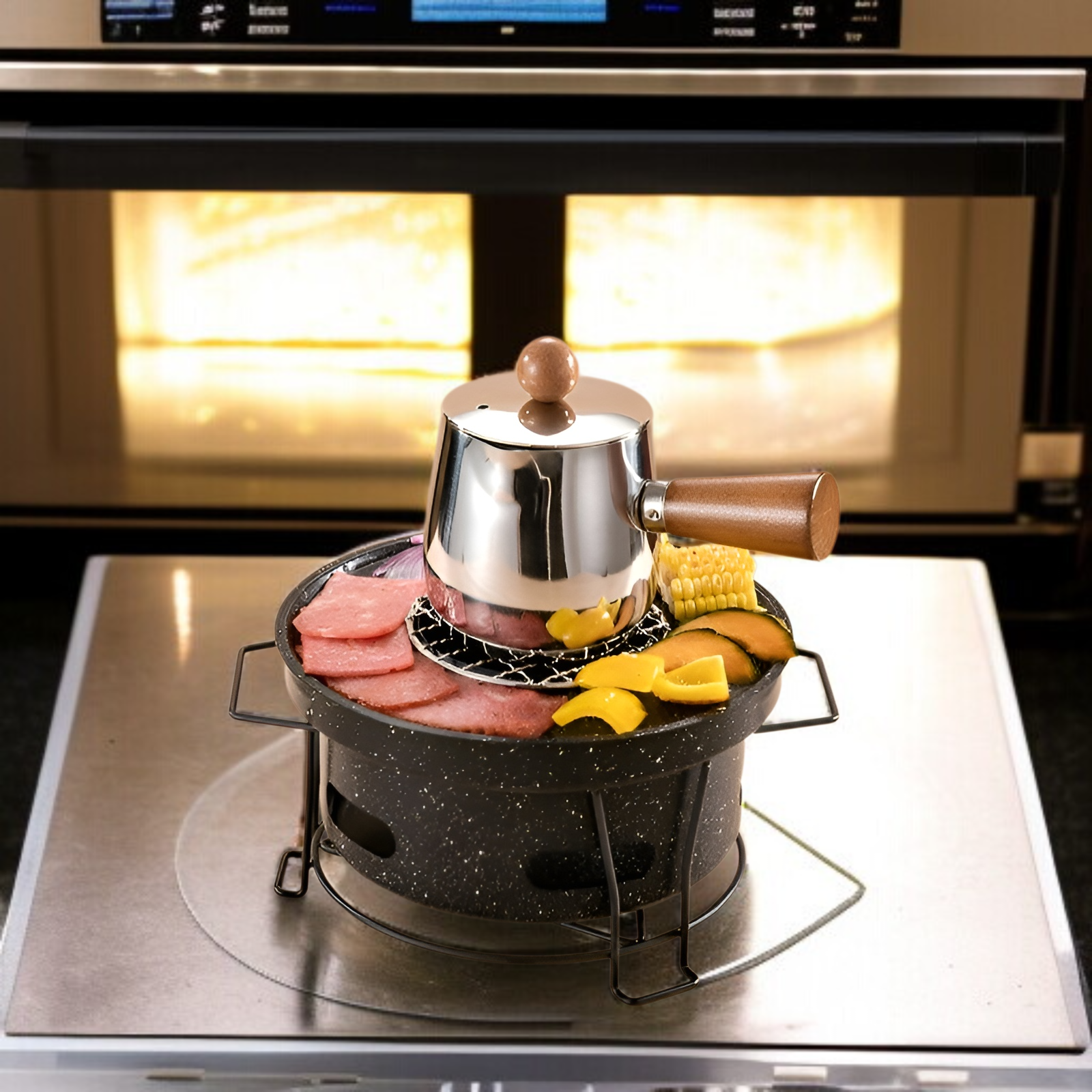 家族サイズの木炭コンロで肉を焼くシーン