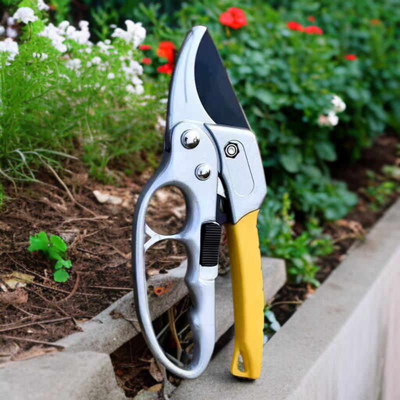 Heavy duty pruning shears for garden maintenance