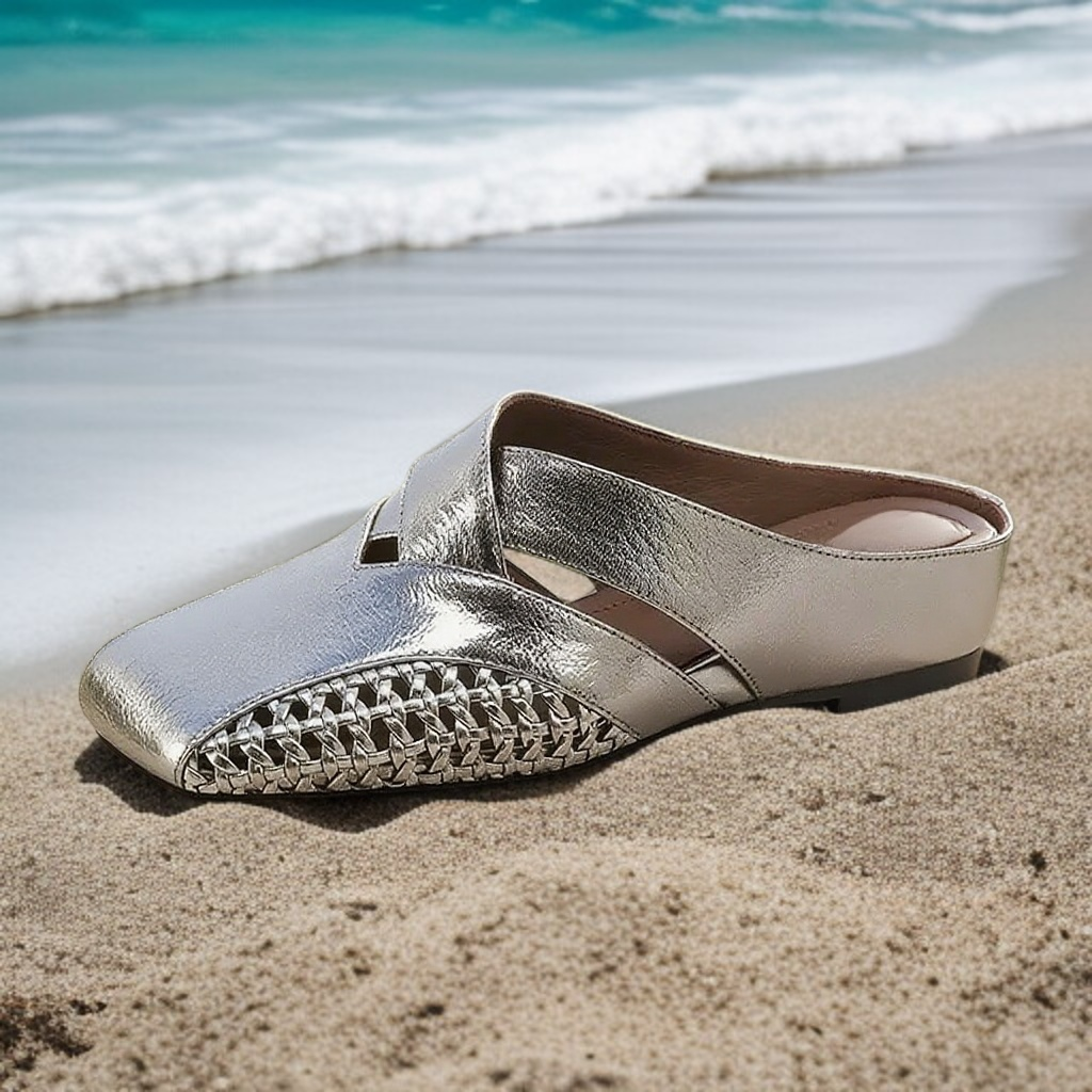 صندل نسائي ذو مقدمة مربعة