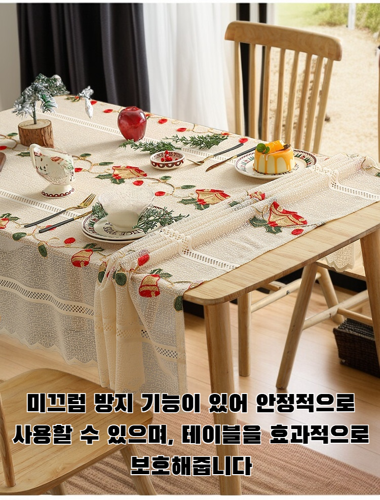 커피 테이블에 놓인 레이스 매트