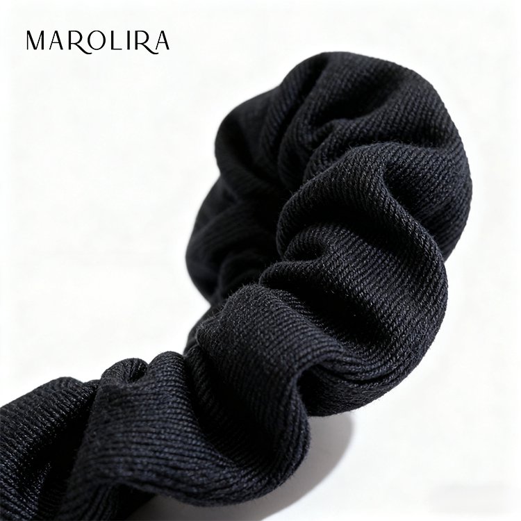 Dívčí černá gumička do vlasů s kroužkem – detail produktu