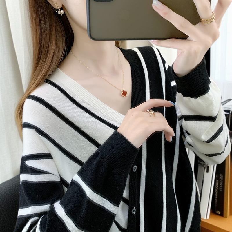 신상 봄가을 디자인 스웨터 여 루즈핏 위에 군더더기 이너 브이넥 니트 톱