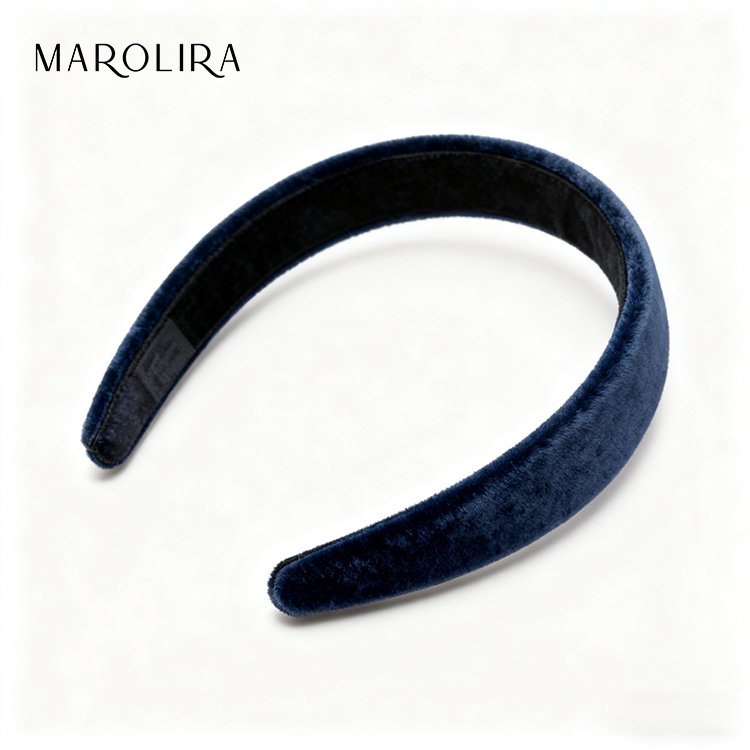 Detail pružné a pohodlné čelenky v jednobarevném provedení