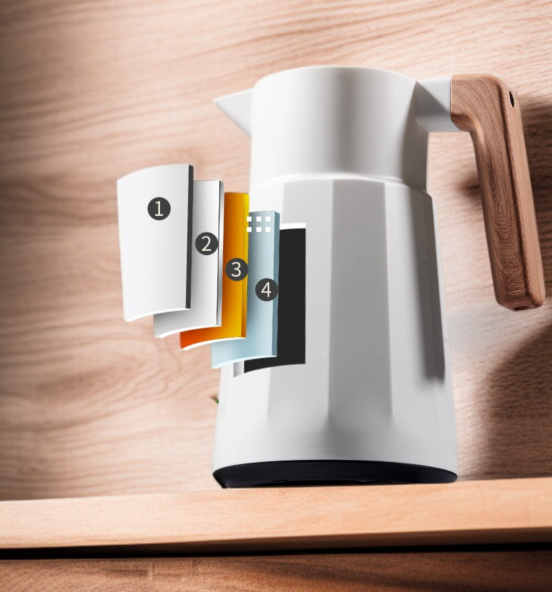 여행 가방에 넣은 대용량 보온병