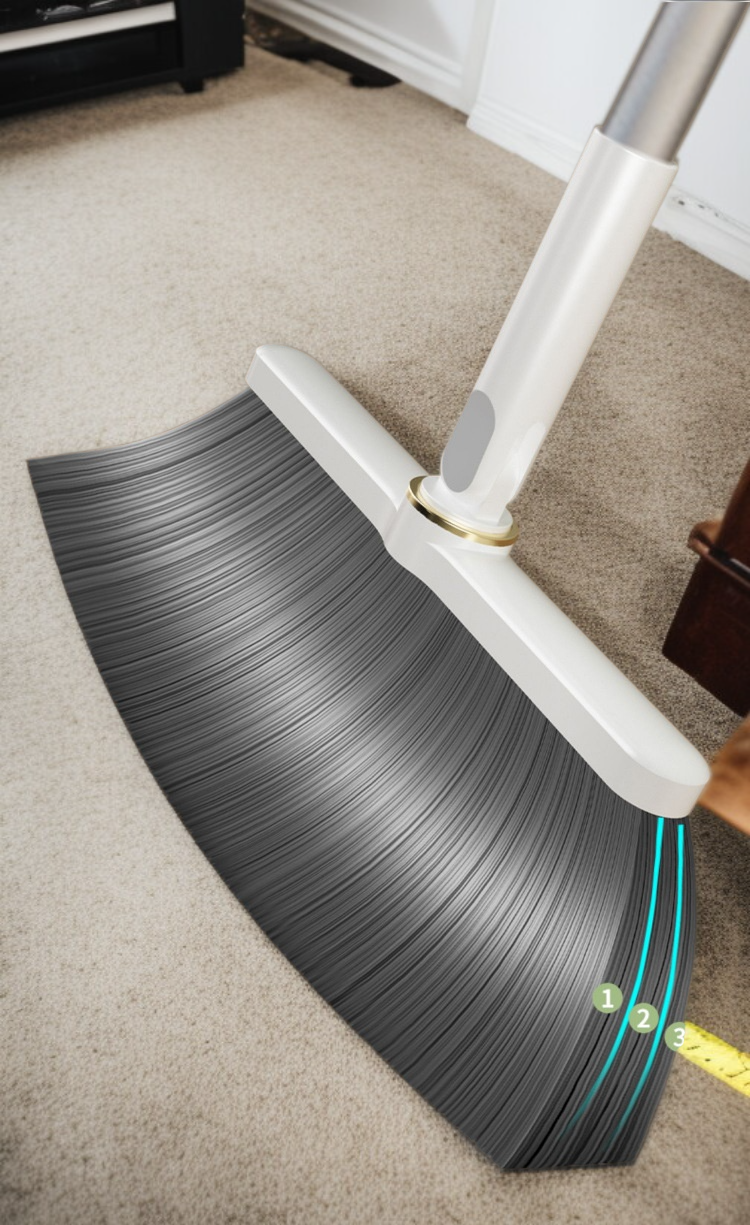 掃除中のほうきとちりとりセット