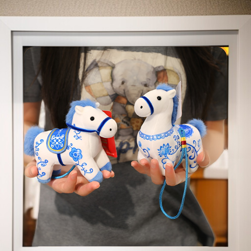 귀여운 말띠 캐릭터 봉제 인형 키링 클로즈업