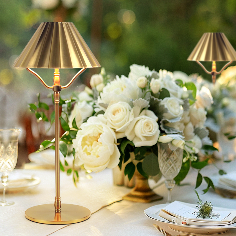 發光二極體充電檯燈