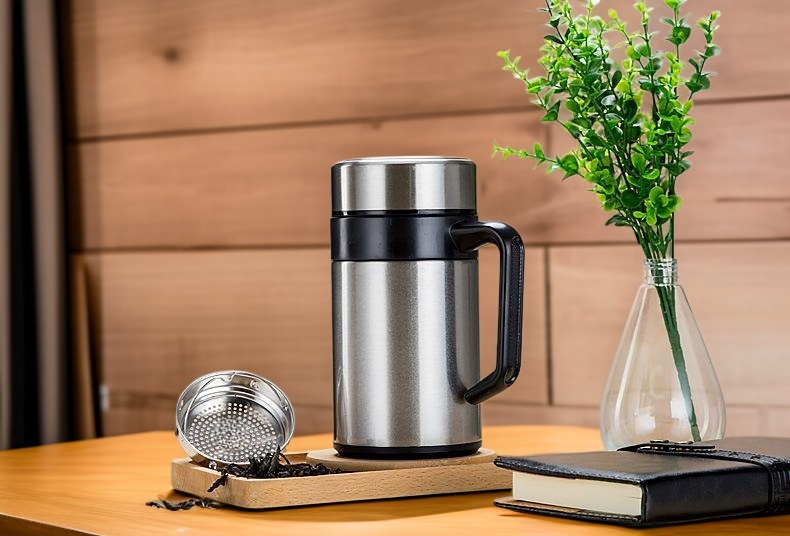 Großer Thermosbecher – ideal für unterwegs und Büro