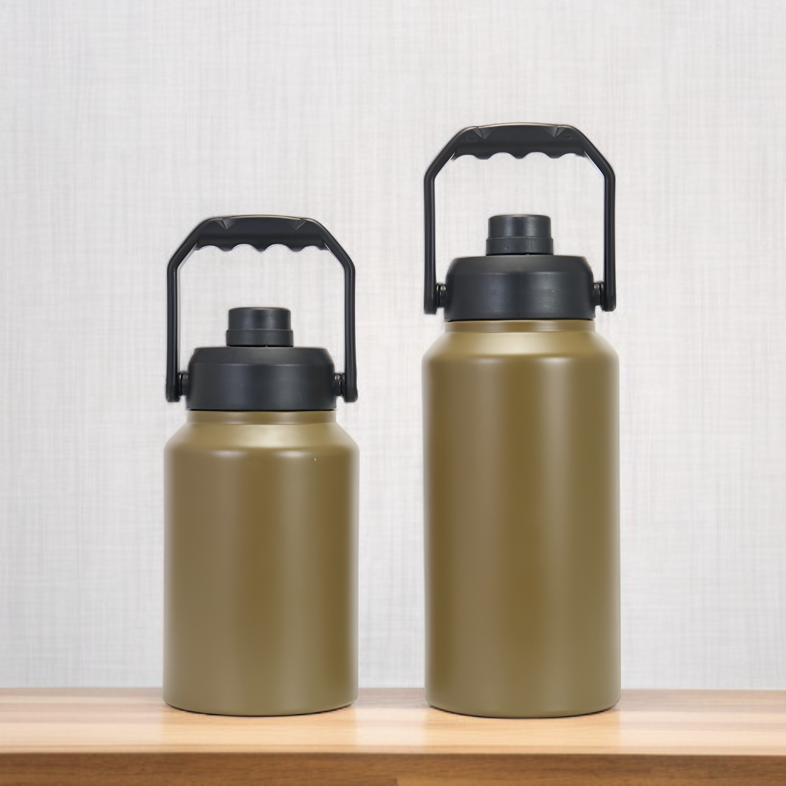 음료와 얼음이 가득 담긴 아이스 버킷