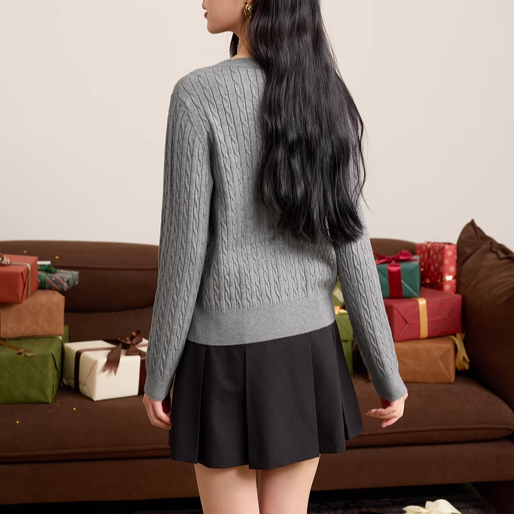 無地クルーネックセーター