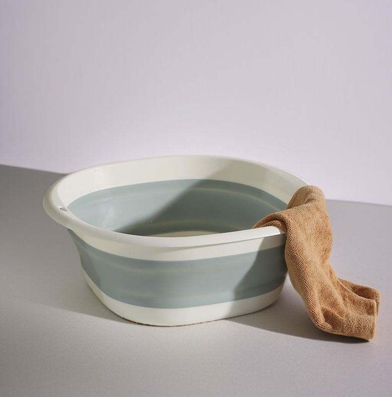 다양한 색상의 귀여운 휴대용 대야