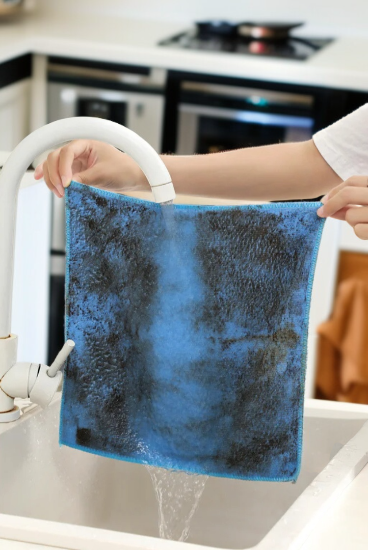 고효율 클렌징 극세사 행주 사용 모습