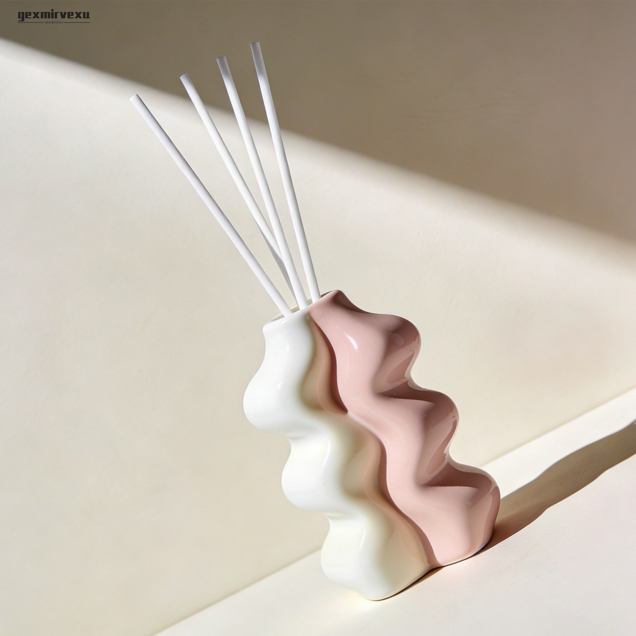 라벤더 꽃과 함께한 아로마 오일 이미지