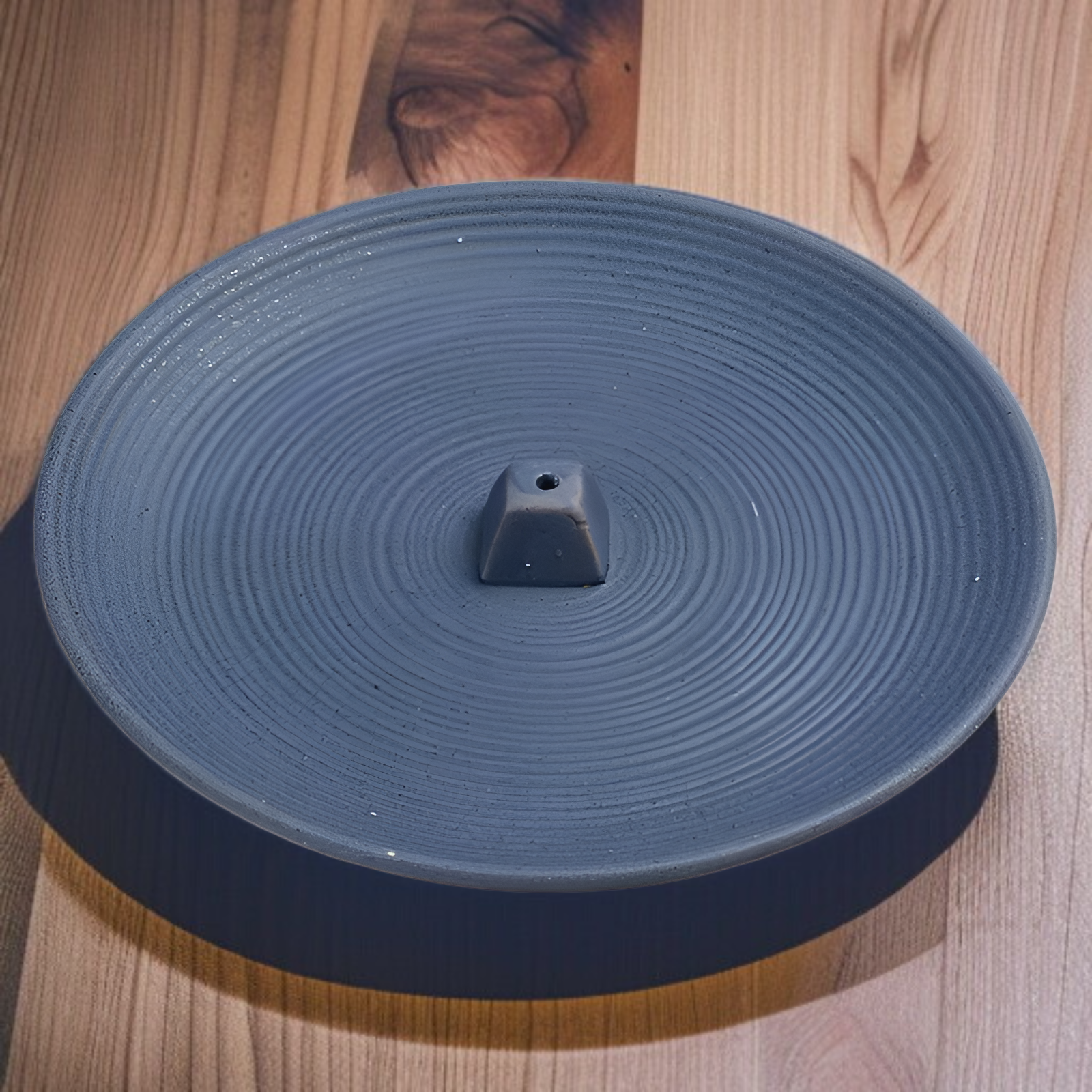 집안 장식용으로 사용된 산수 도자기 향좌