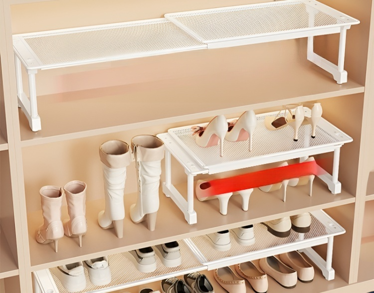 引き込み式仕切り付き靴収納アーティファクト