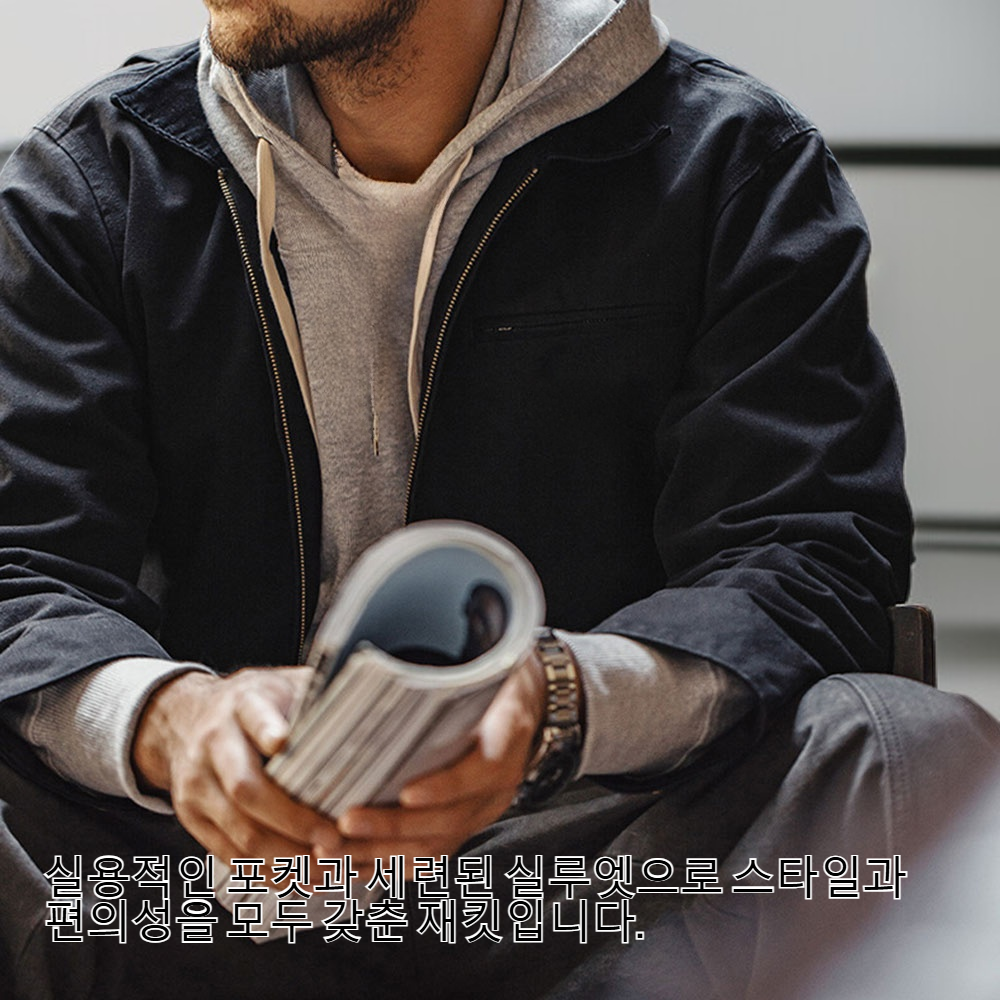 세련된 남성 터틀넥 재킷 앞면 모습