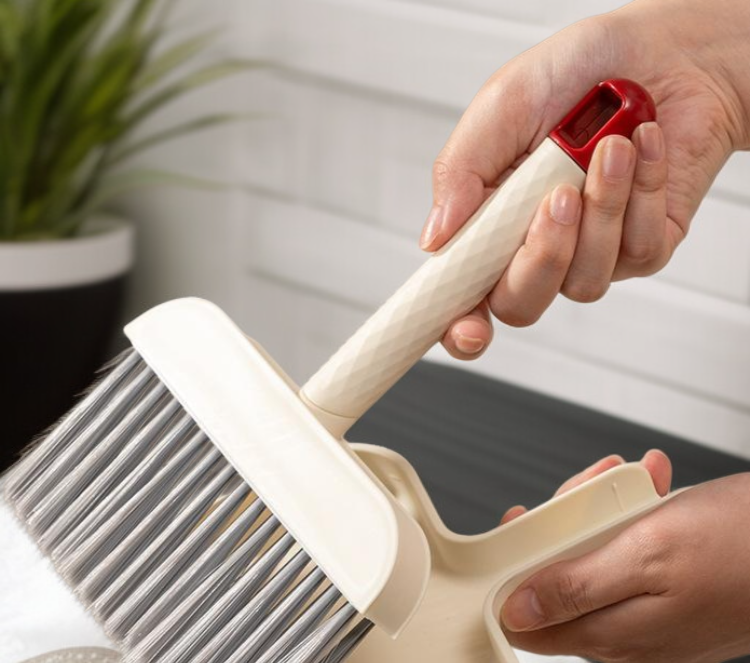 Cleaning brush set for computers and windowsills