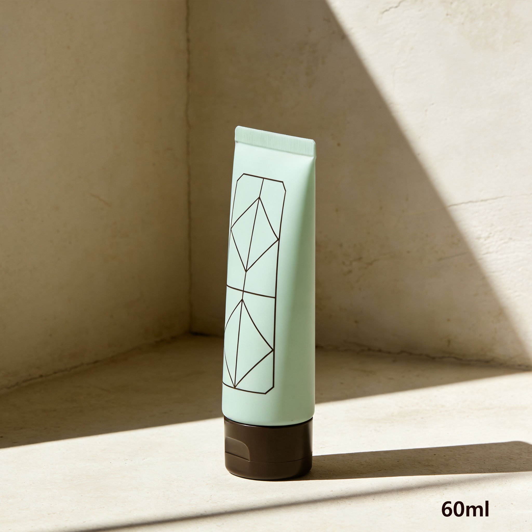 피부에 부드러운 클렌징 폼 사용 장면