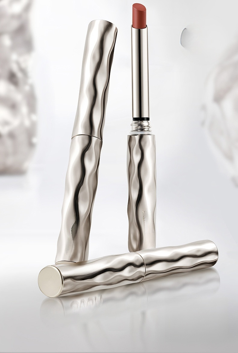 무채색 립스틱 제품 전체 샷