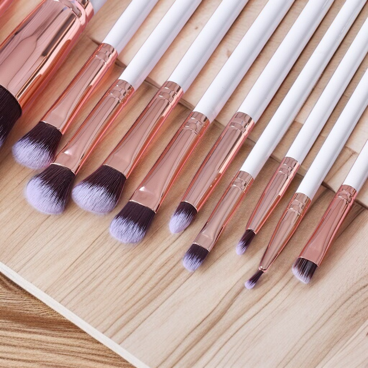 Durable and soft bristles in M14 makeup brush set