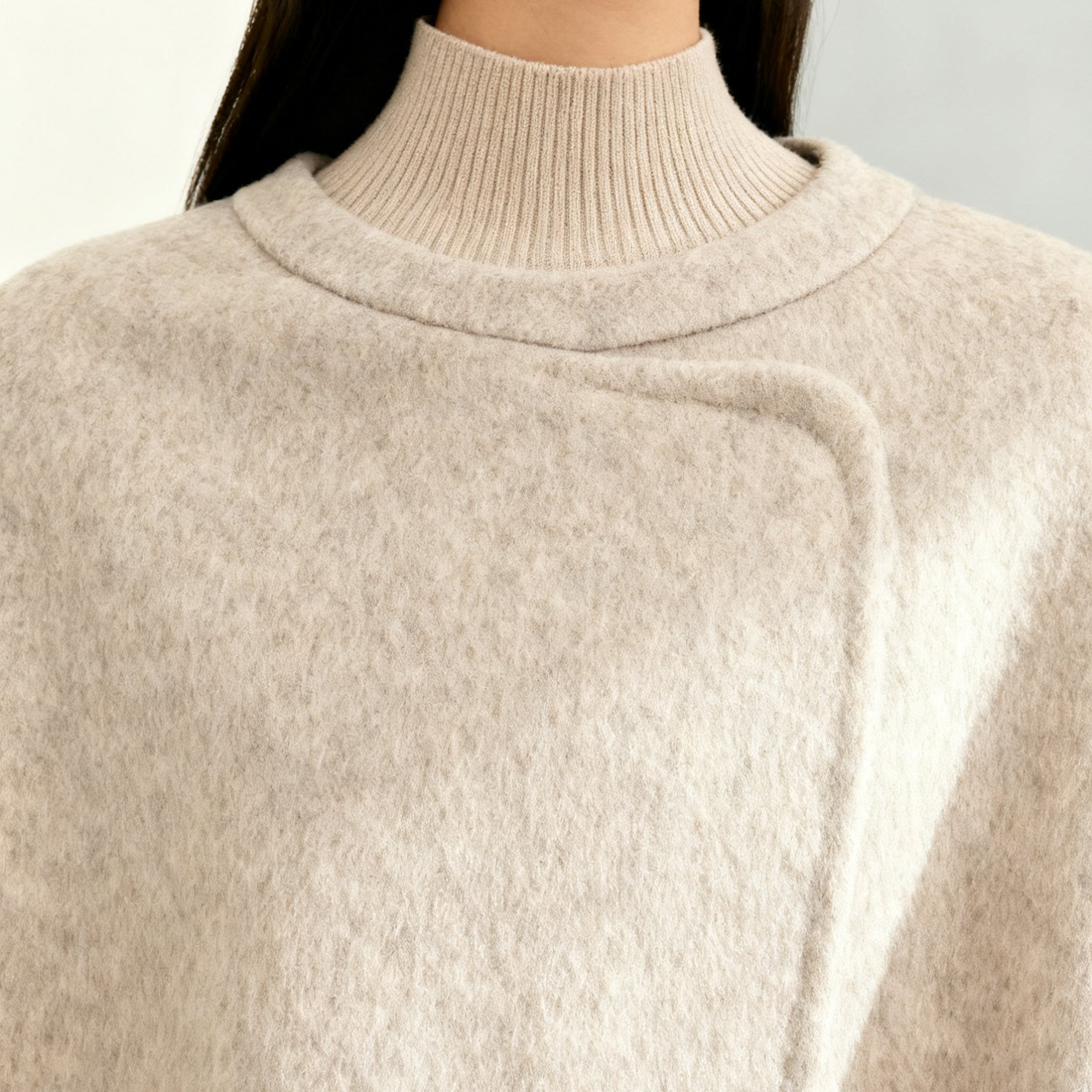 ライトキャメルショール　肩掛けスタイル