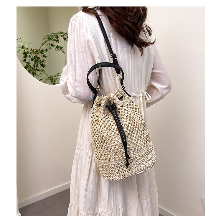 넉넉한 수납력의 데일리 라탄백