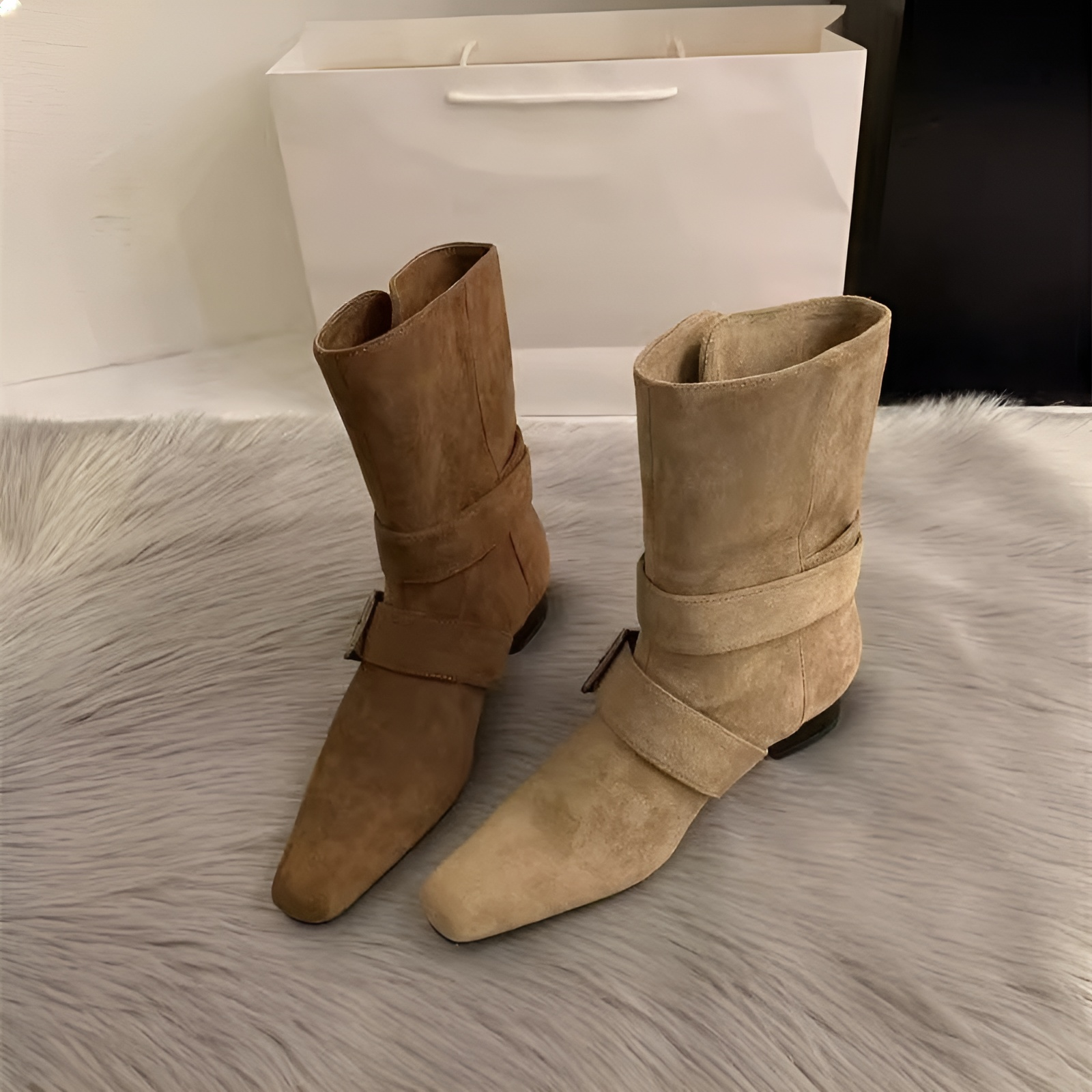 2025年韓国秋冬新作ニッチデザインレトロフレンチショートブーツ小スクエアヘッドウエスタンブーツミドルブーツレディースブーツ