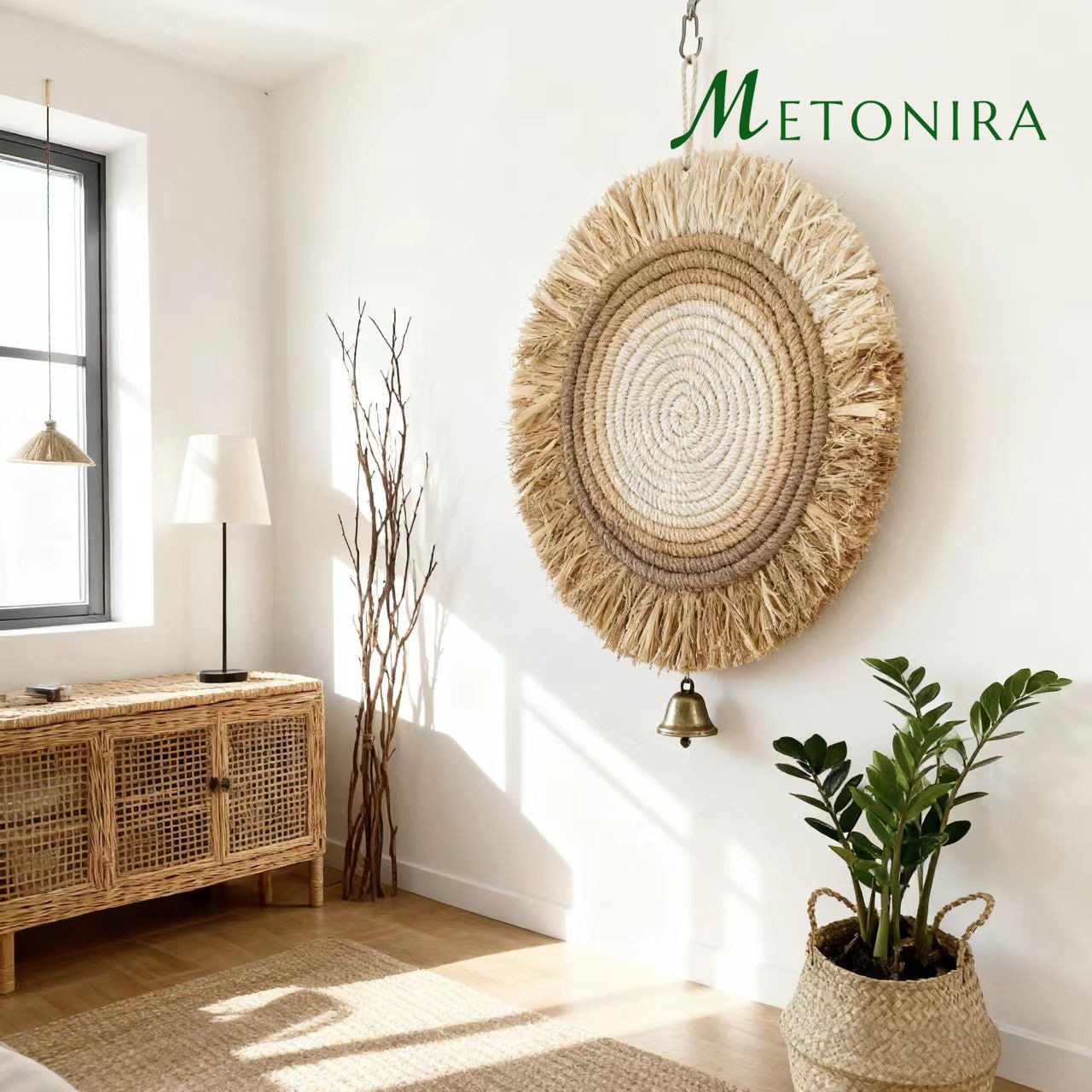 둥근 모양의 짠 장식품