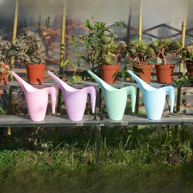 家庭用長い注ぎ口の植物用水差し