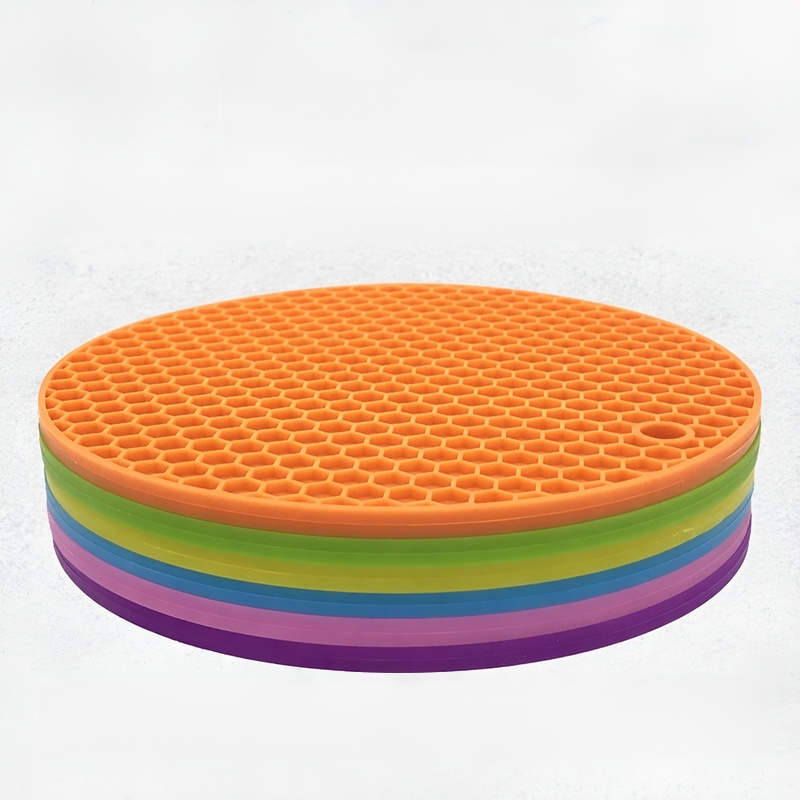 Multifunctional silicone placemat set