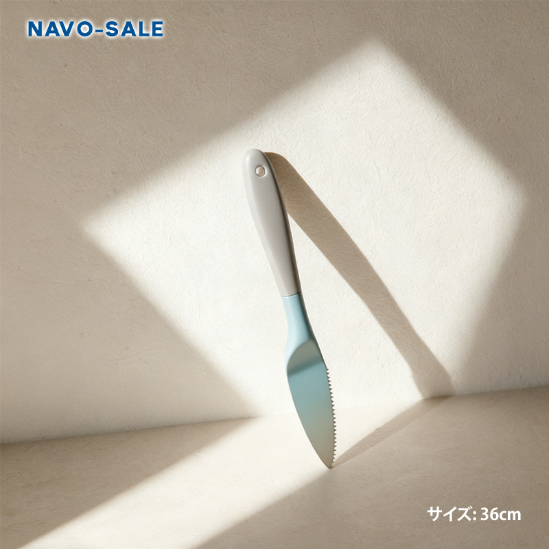 フローラルフォームカッティングナイフの鋭い刃先のクローズアップ