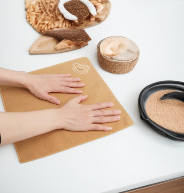 소품 제작에 쓰인 양면 스웨이드