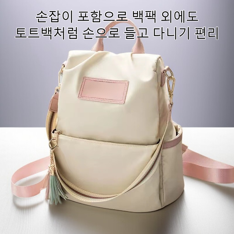 넉넉한 수납 공간을 자랑하는 백팩 내부 모습