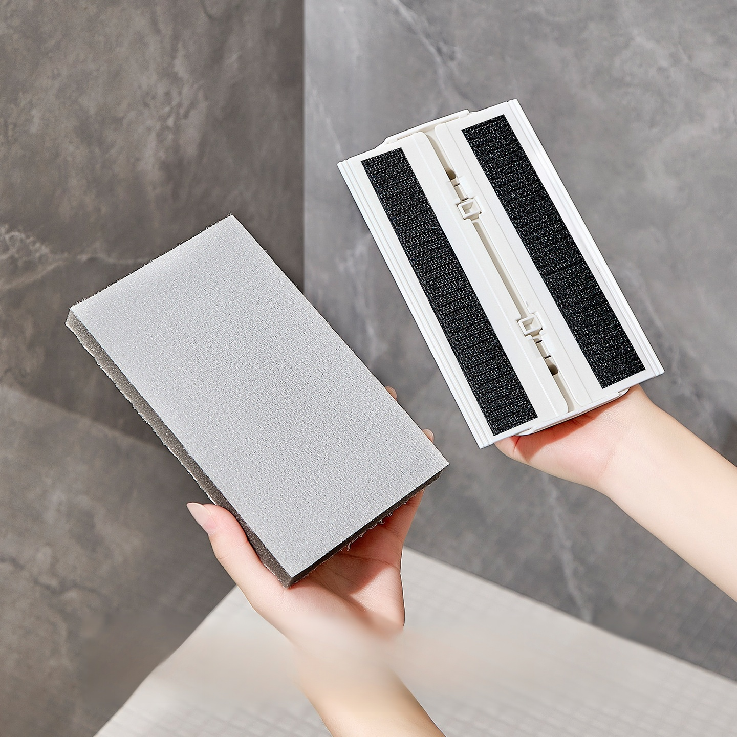 Klappbare Fensterfugenreinigungsbürste