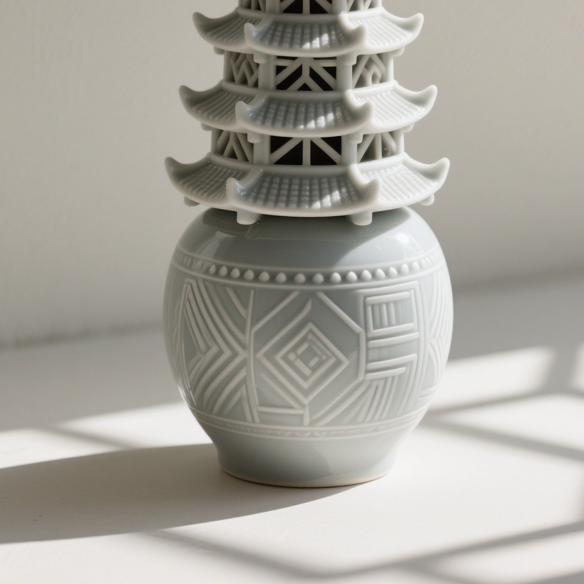 타워형 세라믹 장식품 전체 모습