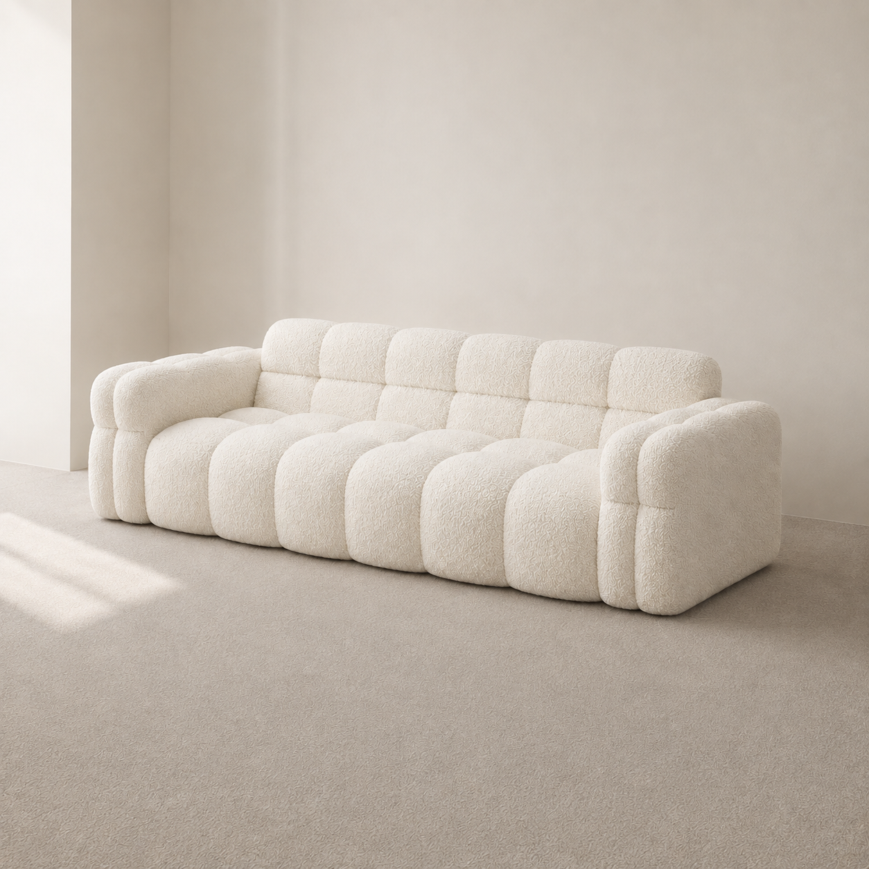 Sitzkomfort auf dem cremigen Marshmallow-Sofa