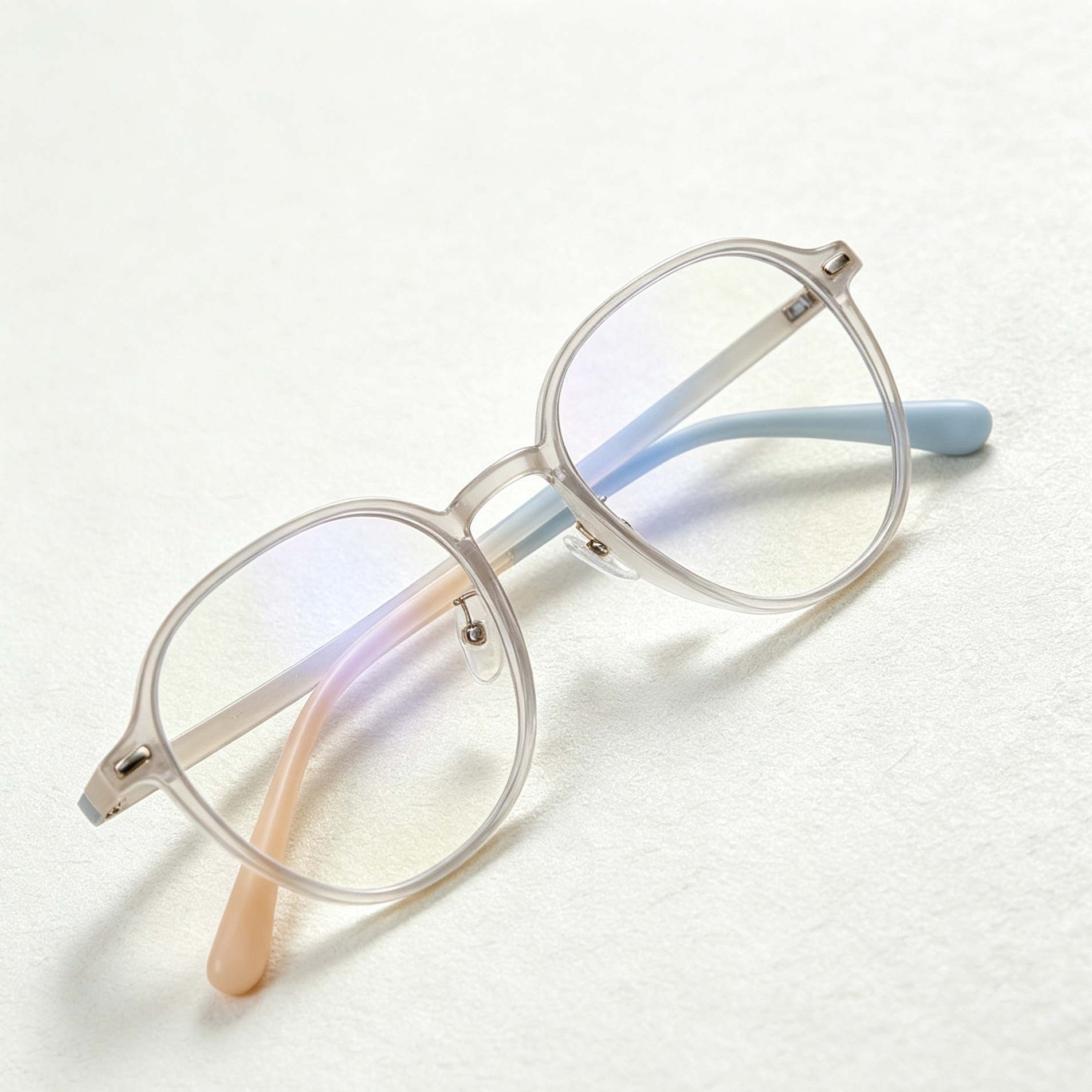 Front view of gradient round frame glasses
