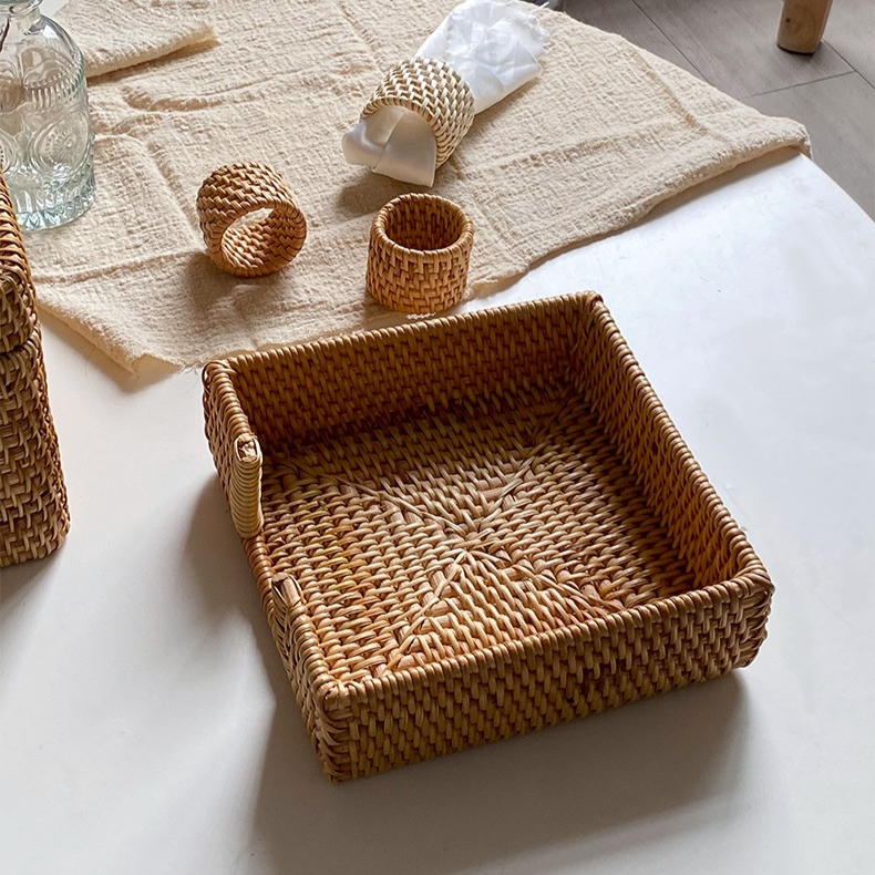手作りの籐製ティッシュボックス