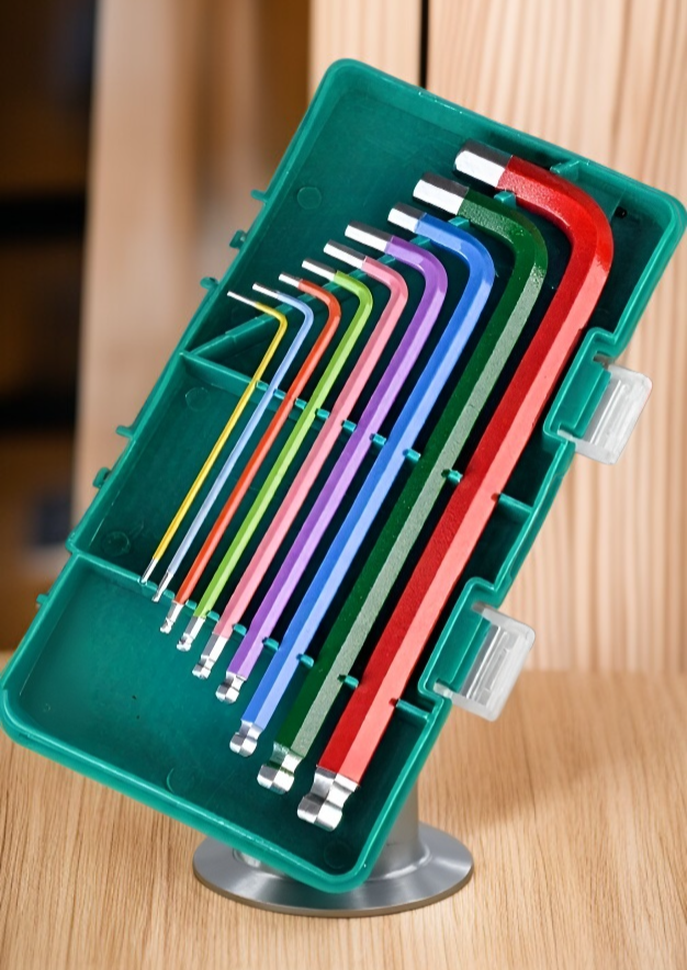 Wielofunkcyjny śrubokręt z wymiennymi kluczami imbusowymi