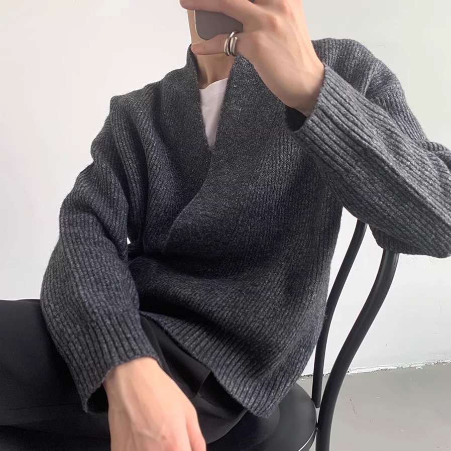 デザイン感のあるメンズウールニットカーディガン ゆったりVネックセーターアウター